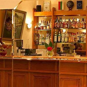 4* מלון Geneva