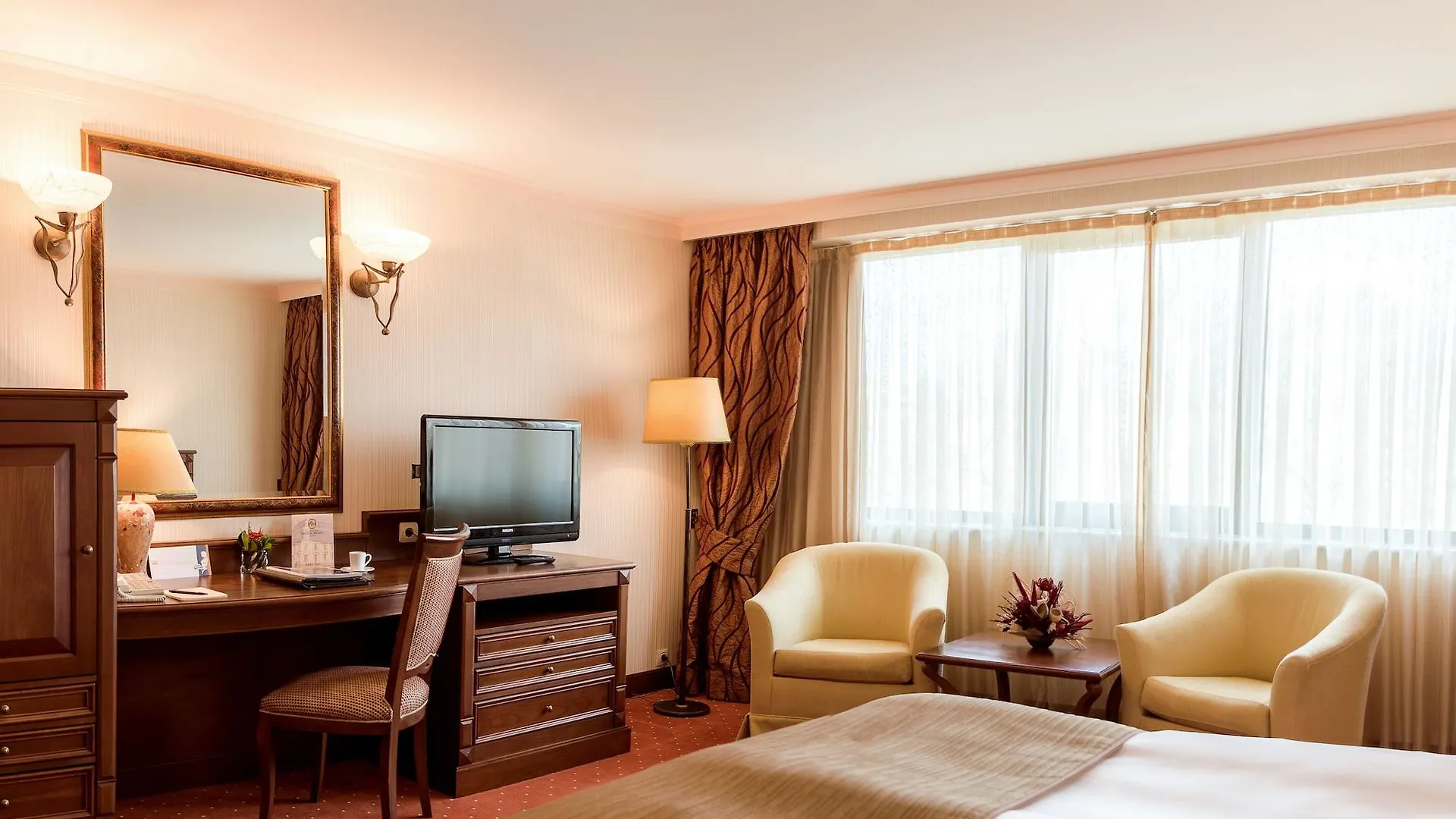 Crystal Palace Boutique Hotel Sofia 4*,